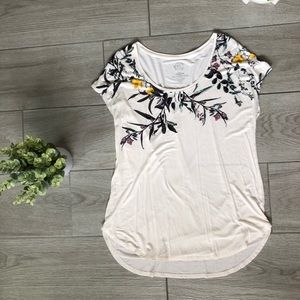 Maurice’s Medium White Floral Top